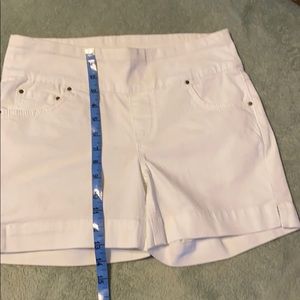 Architect Misses White stretchy shorts - S